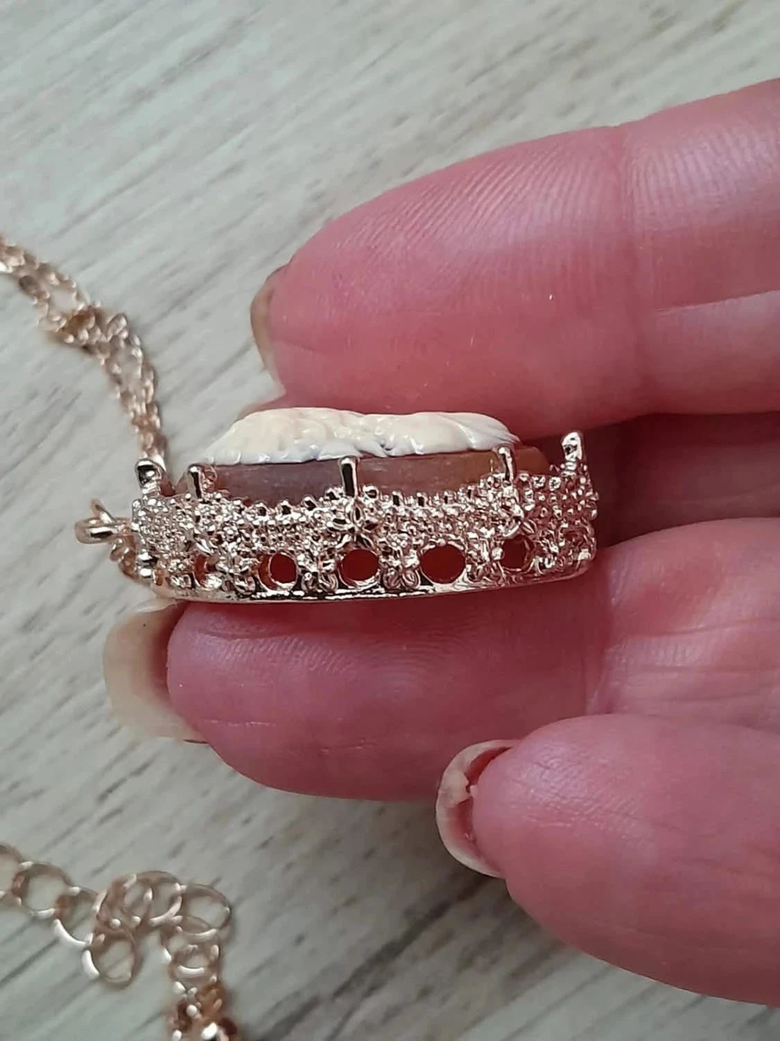 Colar com pingente em camê, dourado – photo 4